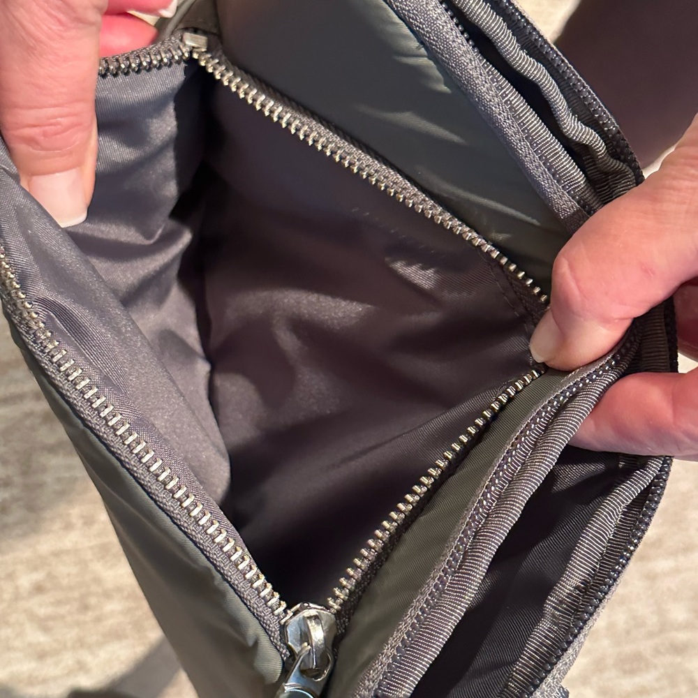 LULULEMON: Crossbody wallet bag. Olive green! - Picture 3 of 6